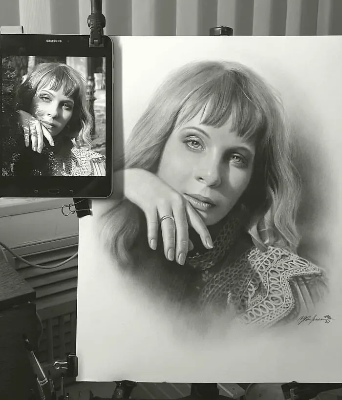 This Russian Street Artist Draws Photorealistic Live Portraits And Each One Takes Up To An Hour (102 New Pics)