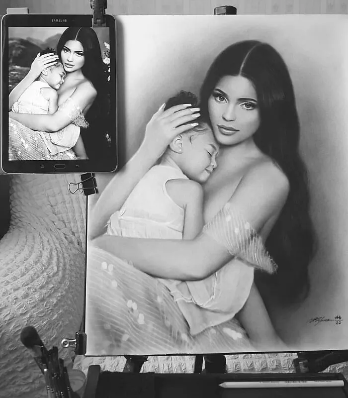 This Russian Street Artist Draws Photorealistic Live Portraits And Each One Takes Up To An Hour (102 New Pics)