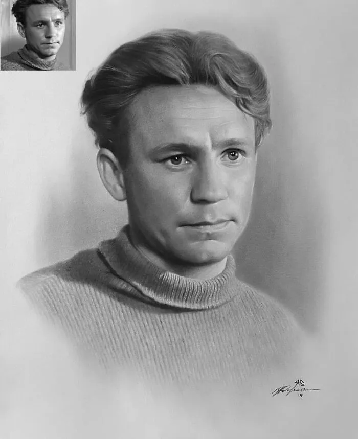 This Russian Street Artist Draws Photorealistic Live Portraits And Each One Takes Up To An Hour (102 New Pics)
