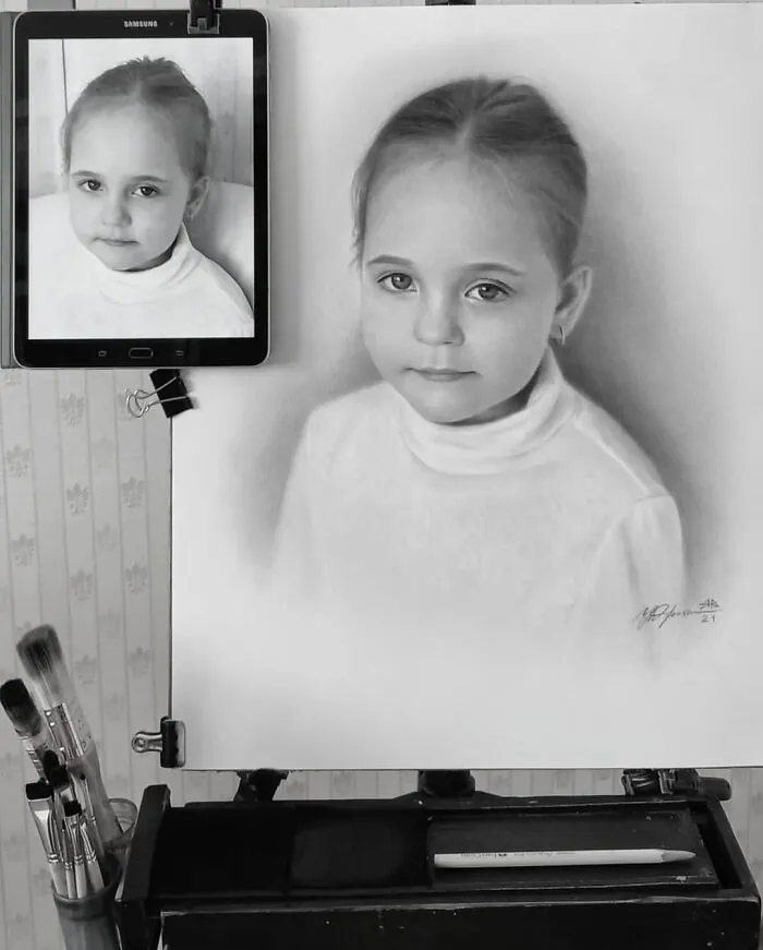 This Russian Street Artist Draws Photorealistic Live Portraits And Each One Takes Up To An Hour (102 New Pics)