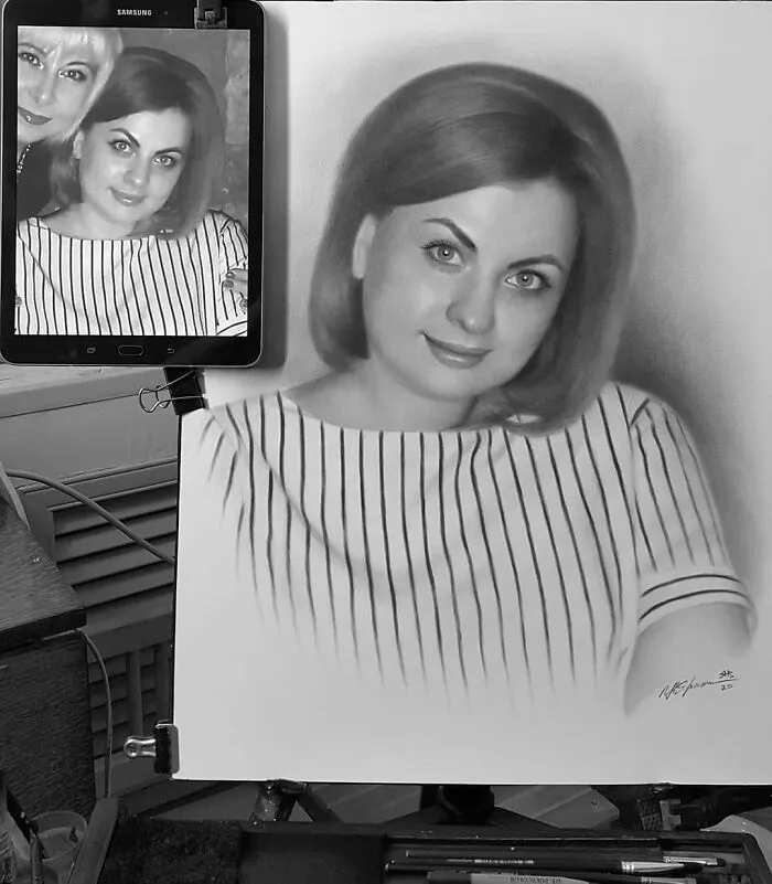 This Russian Street Artist Draws Photorealistic Live Portraits And Each One Takes Up To An Hour (102 New Pics)