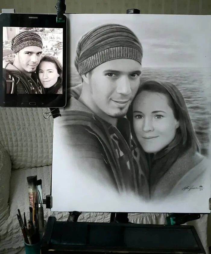 This Russian Street Artist Draws Photorealistic Live Portraits And Each One Takes Up To An Hour (102 New Pics)
