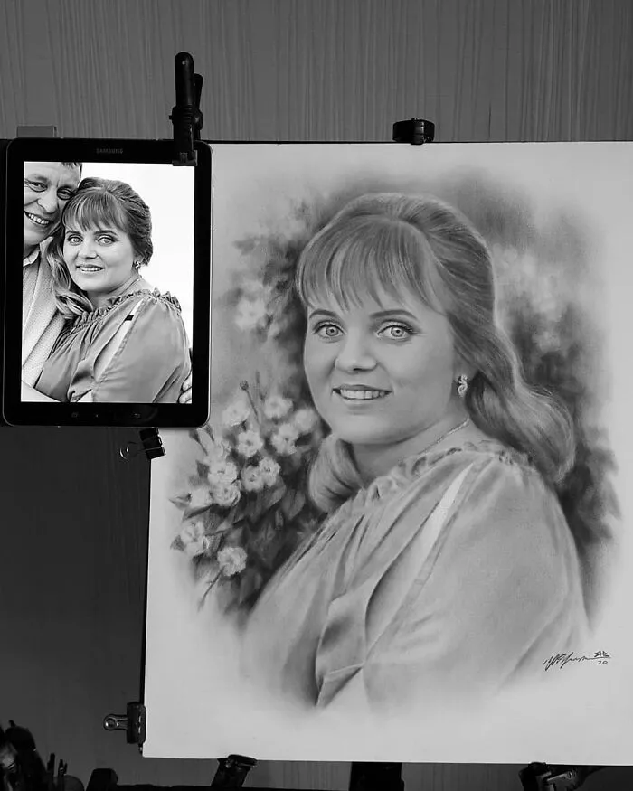 This Russian Street Artist Draws Photorealistic Live Portraits And Each One Takes Up To An Hour (102 New Pics)