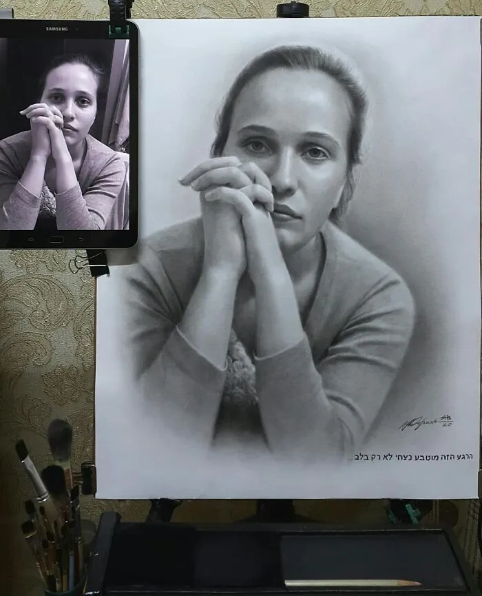 This Russian Street Artist Draws Photorealistic Live Portraits And Each One Takes Up To An Hour (102 New Pics)