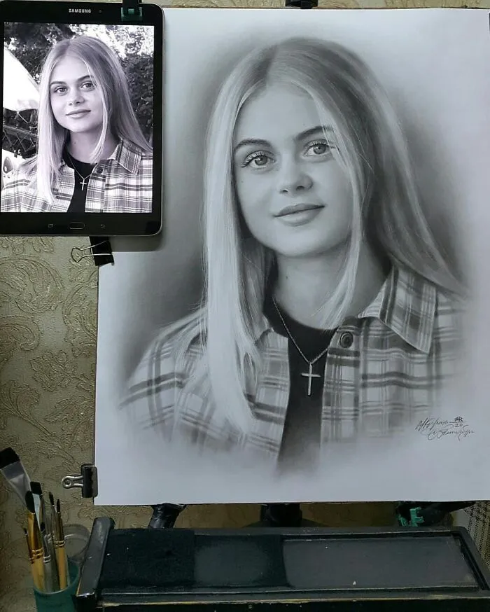 This Russian Street Artist Draws Photorealistic Live Portraits And Each One Takes Up To An Hour (102 New Pics)