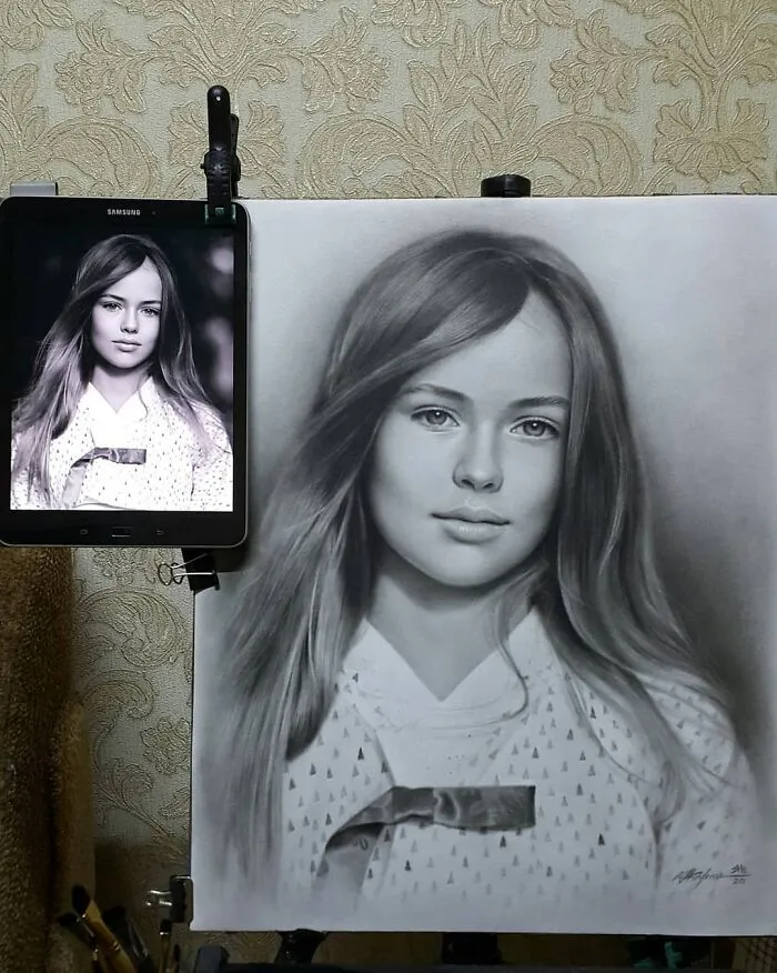 This Russian Street Artist Draws Photorealistic Live Portraits And Each One Takes Up To An Hour (102 New Pics)