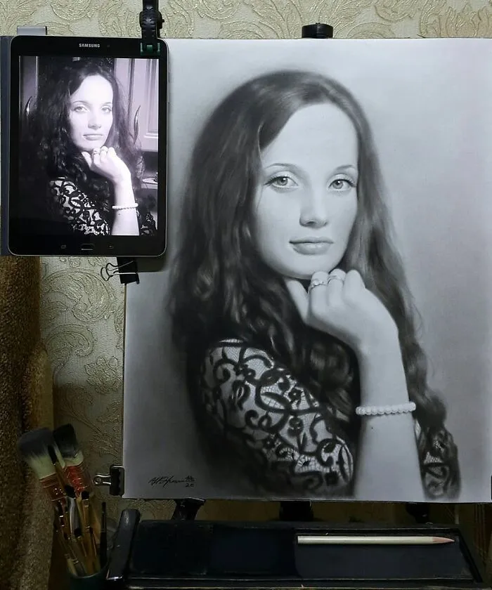 This Russian Street Artist Draws Photorealistic Live Portraits And Each One Takes Up To An Hour (102 New Pics)