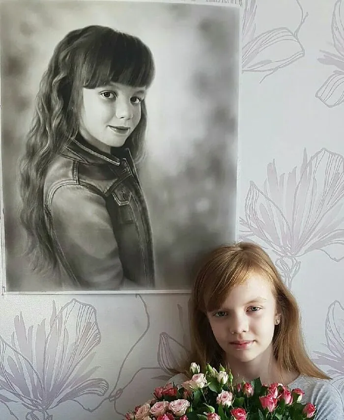 This Russian Street Artist Draws Photorealistic Live Portraits And Each One Takes Up To An Hour (102 New Pics)
