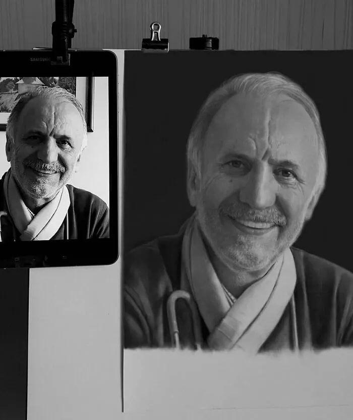 This Russian Street Artist Draws Photorealistic Live Portraits And Each One Takes Up To An Hour (102 New Pics)