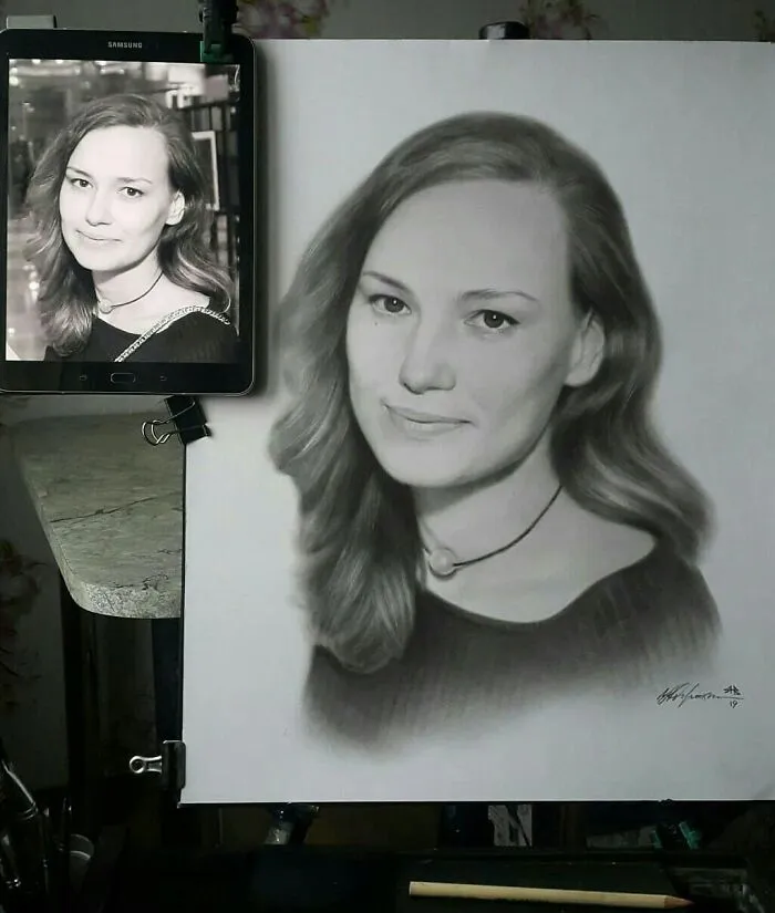 This Russian Street Artist Draws Photorealistic Live Portraits And Each One Takes Up To An Hour (102 New Pics)