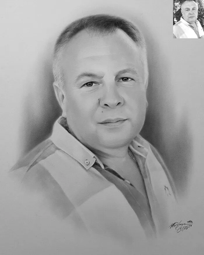 This Russian Street Artist Draws Photorealistic Live Portraits And Each One Takes Up To An Hour (102 New Pics)