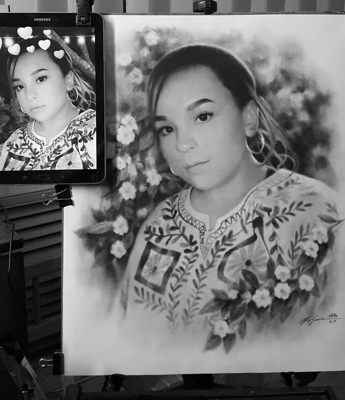 This Russian Street Artist Draws Photorealistic Live Portraits And Each One Takes Up To An Hour (102 New Pics)