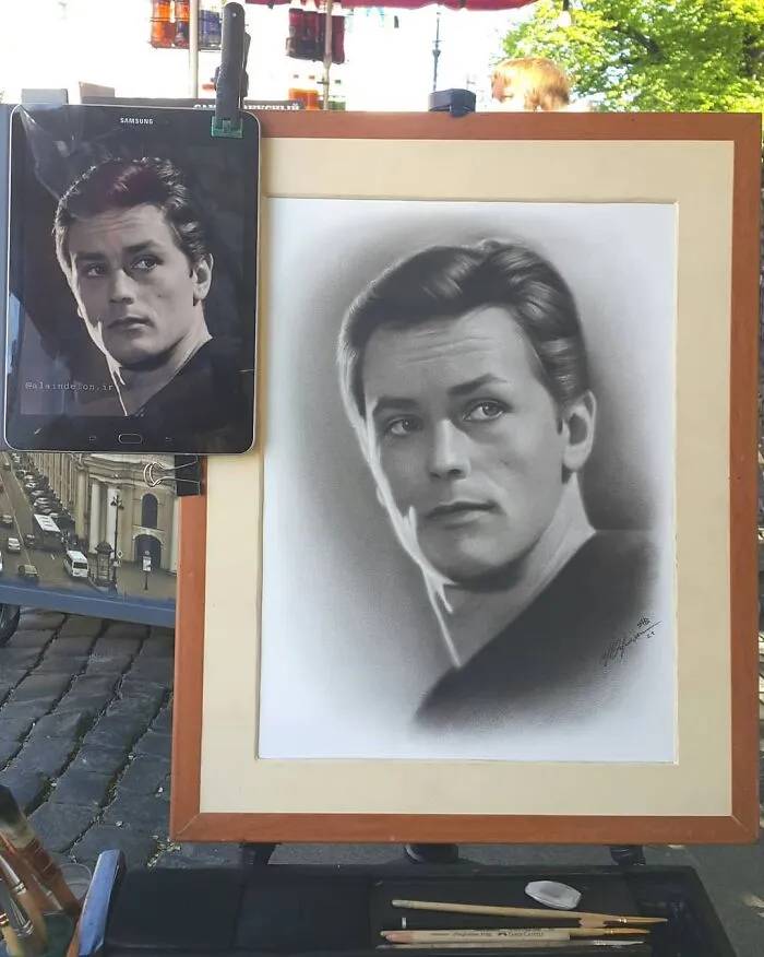 This Russian Street Artist Draws Photorealistic Live Portraits And Each One Takes Up To An Hour (102 New Pics)