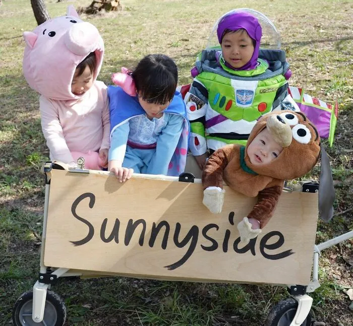 Adorable Kids Dress Up In Handcrafted Costumes Their Mom Made For Them (30 Pics)
