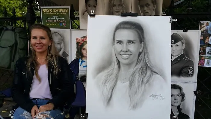This Russian Street Artist Draws Photorealistic Live Portraits And Each One Takes Up To An Hour (102 New Pics)