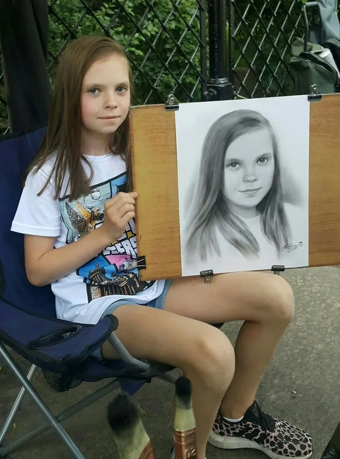 This Russian Street Artist Draws Photorealistic Live Portraits And Each One Takes Up To An Hour (102 New Pics)