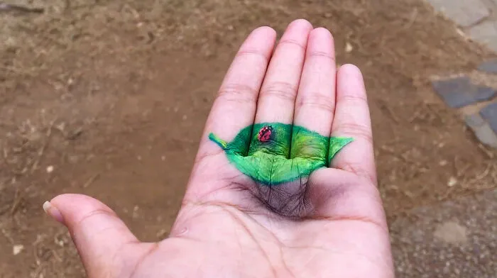 I Create Temporary 3D Paintings On My Left Hand (22 Pics)