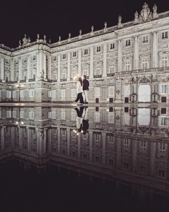I Discover Hidden Parallel Worlds In Puddles And Other Reflections On My Smartphone (30 Pics)