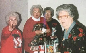 People Submit Their Most Awkward Family Pics To This Instagram Account, And Here Are 50 Of The Funniest Ones (New Pics)