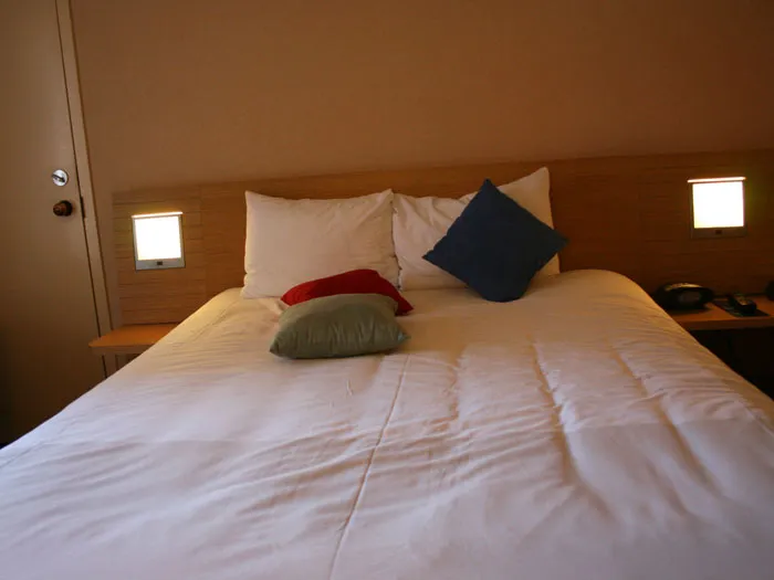Bed & Pillow