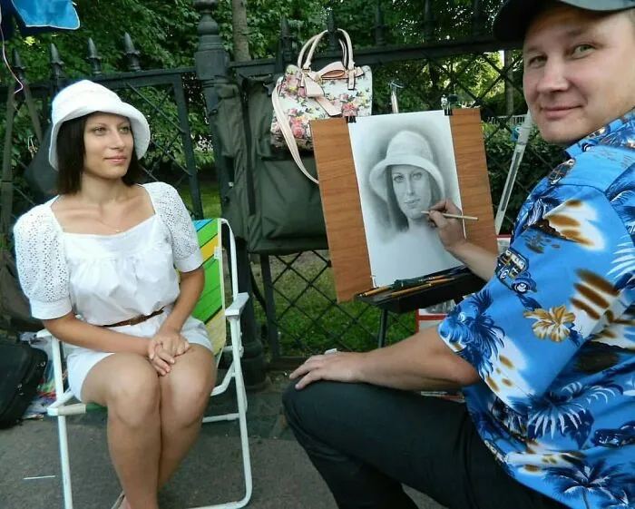 This Russian Street Artist Draws Photorealistic Live Portraits And Each One Takes Up To An Hour (102 New Pics)