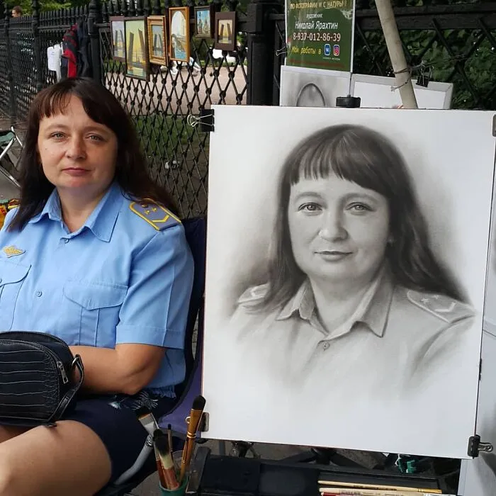 This Russian Street Artist Draws Photorealistic Live Portraits And Each One Takes Up To An Hour (102 New Pics)