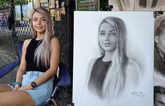 This Russian Street Artist Draws Photorealistic Live Portraits And Each One Takes Up To An Hour (102 New Pics)