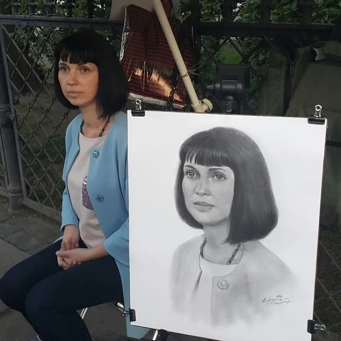 This Russian Street Artist Draws Photorealistic Live Portraits And Each One Takes Up To An Hour (102 New Pics)