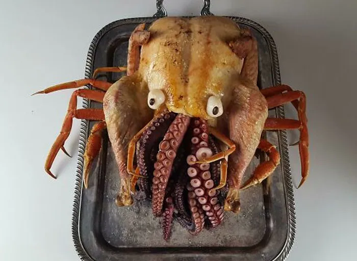 Monstruosidad de Halloween (pulpo, pavo y cangrejo de las nieves)