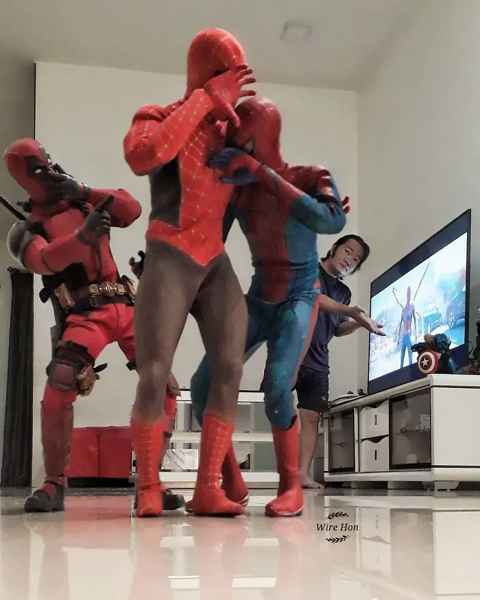 Folks Are Cracking Up At These 30 Forced Perspective Photos Of Action Figures Casually Interacting With Their Owner (New Pics)