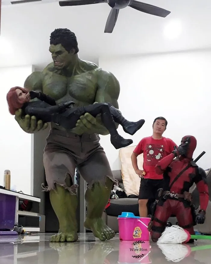 Folks Are Cracking Up At These 30 Forced Perspective Photos Of Action Figures Casually Interacting With Their Owner (New Pics)