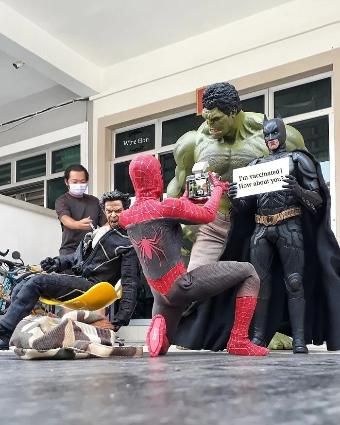 Folks Are Cracking Up At These 30 Forced Perspective Photos Of Action Figures Casually Interacting With Their Owner (New Pics)
