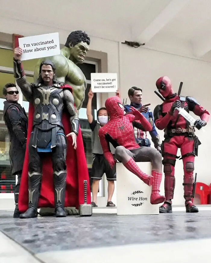 Folks Are Cracking Up At These 30 Forced Perspective Photos Of Action Figures Casually Interacting With Their Owner (New Pics)