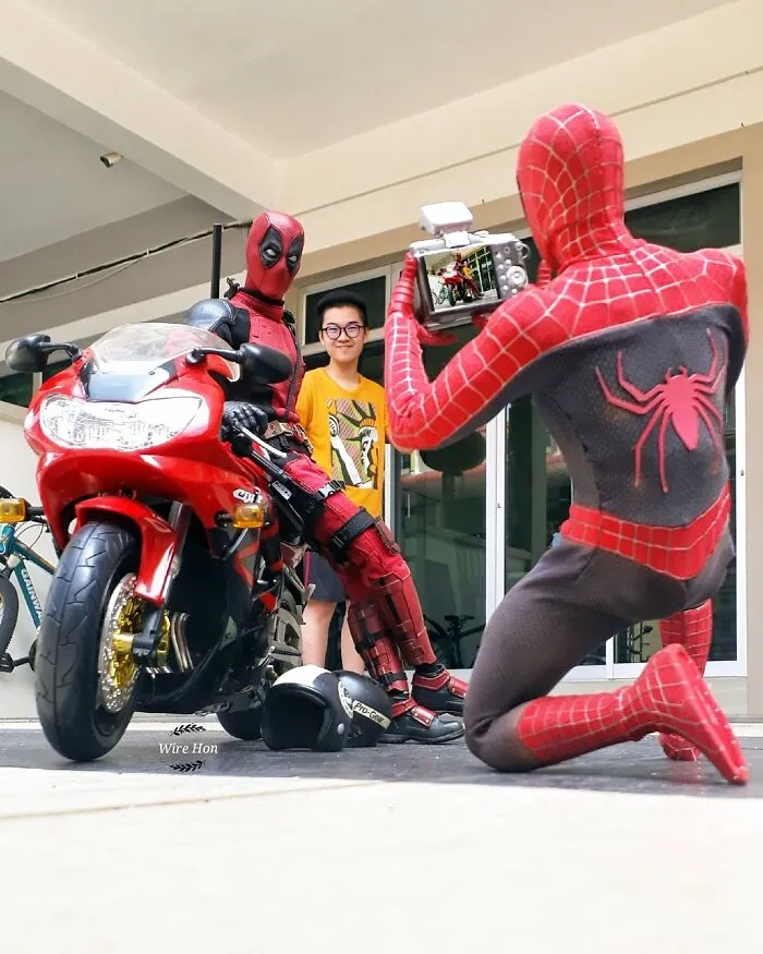 Folks Are Cracking Up At These 30 Forced Perspective Photos Of Action Figures Casually Interacting With Their Owner (New Pics)