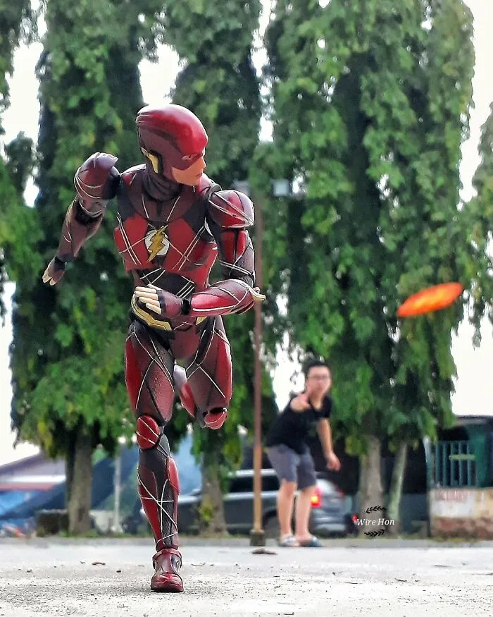 Folks Are Cracking Up At These 30 Forced Perspective Photos Of Action Figures Casually Interacting With Their Owner (New Pics)