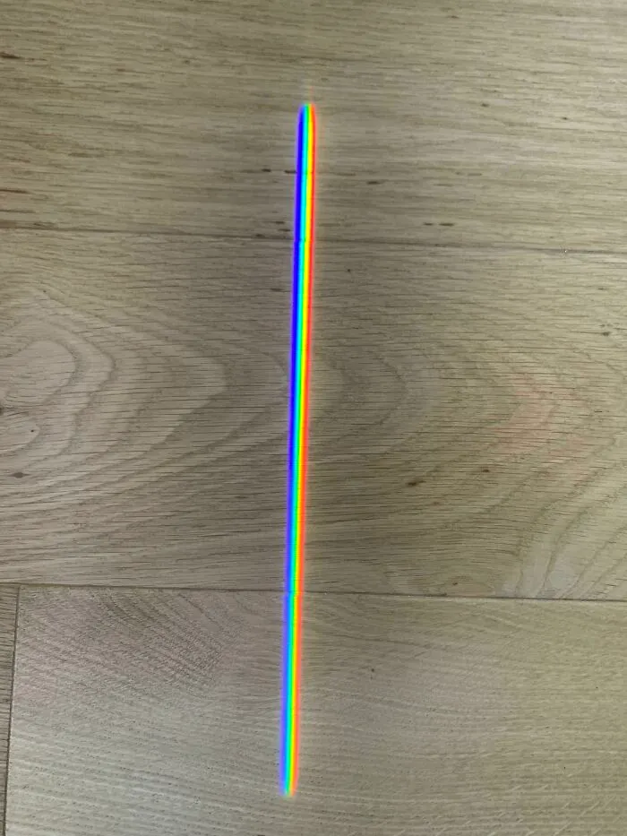 Este espectro de color puro en mi piso ahora mismo