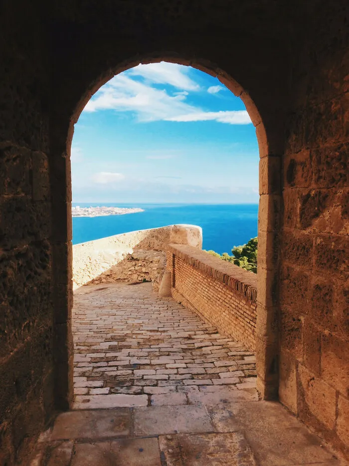 Llevo 9 meses viviendo en España y me fui a visitar Alicante. Esto no parecía real