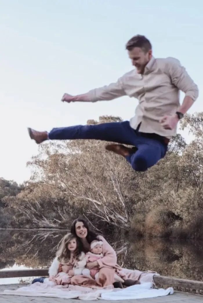 Nos hicimos unas fotos familiares y mi mujer no quiere que esto cuelgue en nuestra entrada