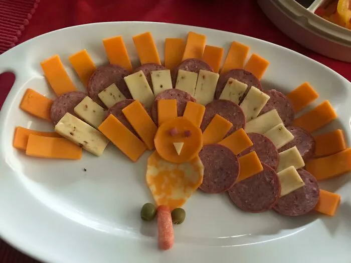 My 17 Year Old Cousin Made This For The Family Thanksgiving Party. Took Me A Good 30 Minutes To Notice