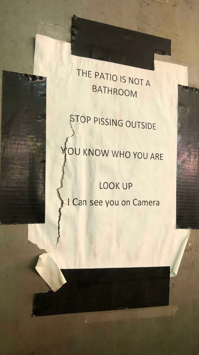 Triste cartel en el trabajo