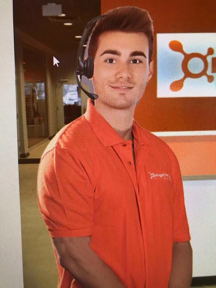 Orangetheory literalmente pegó con Photoshop la cara de un tipo de piel blanca sobre el cuerpo de una persona negra en su programa de entrenamiento telefónico