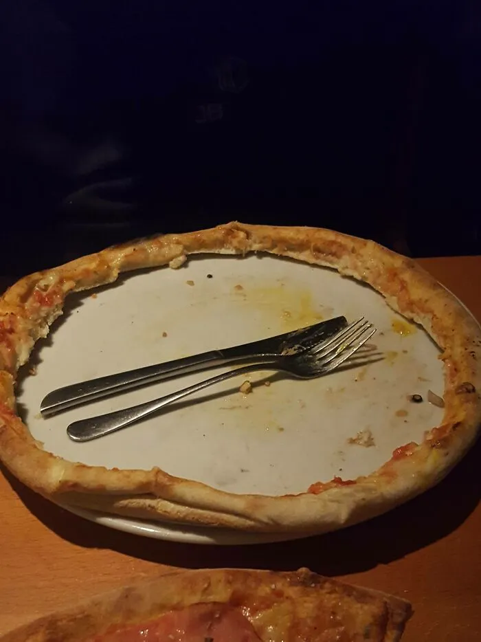 La forma en que mi novio come la pizza