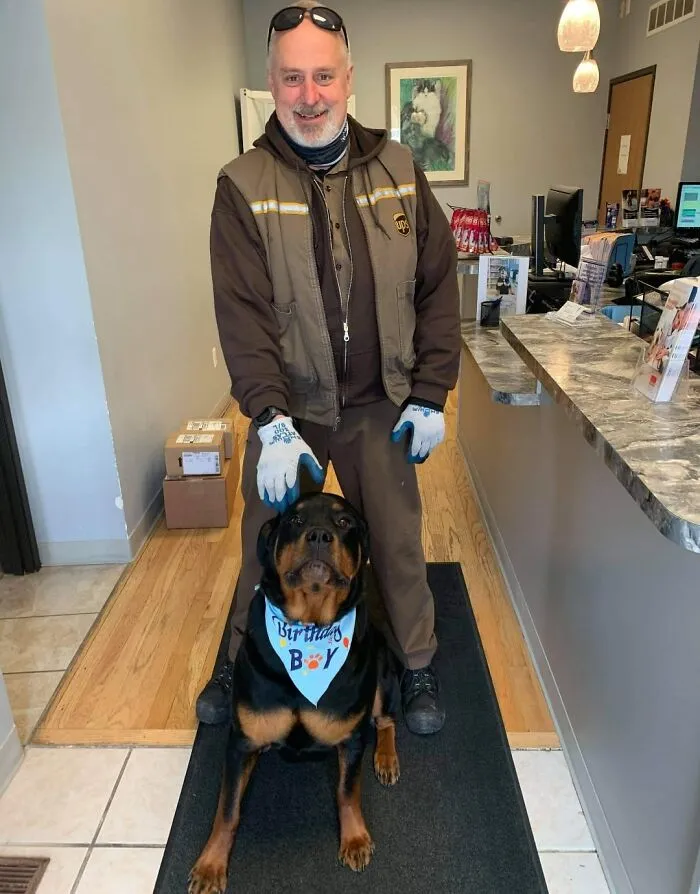 30 Conductores de UPS que se encontraron perros en sus rutas y compartieron las fotos en este grupo (Nuevas imágenes)