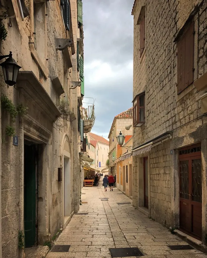 People Are Sharing 30 'Unwritten' Rules In Their Countries That Tourists Should Know