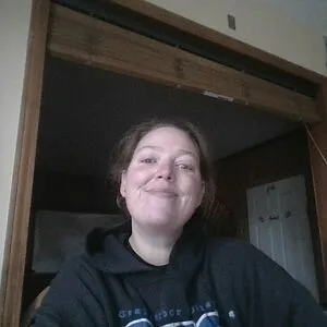 Lisa M Busche