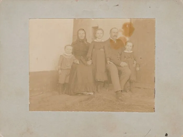 Year 1904, Southern Czechia, My Great Grandmother Marie Stachova (In The Middle), Her Mother Marie And Father Vaclav, Siblings Vaclav And Bozena
