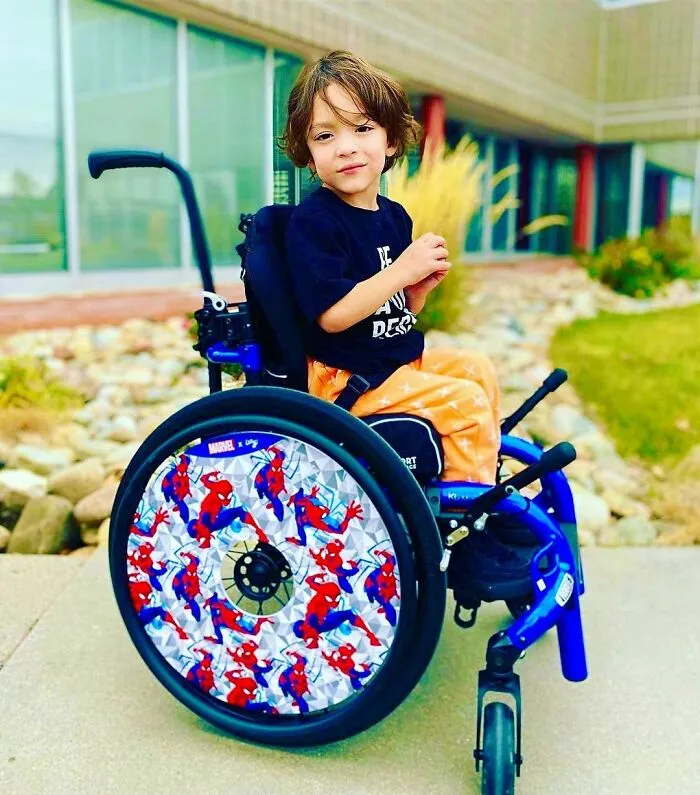 Izzy Wheels: 54 Colorful Wheelchair Accessories Created By Two Sisters