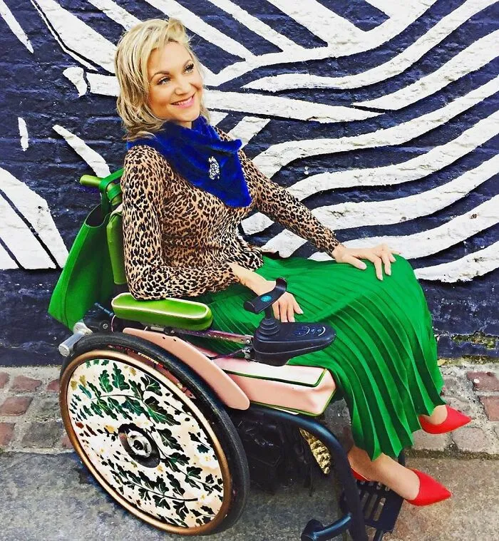Izzy Wheels: 54 Colorful Wheelchair Accessories Created By Two Sisters