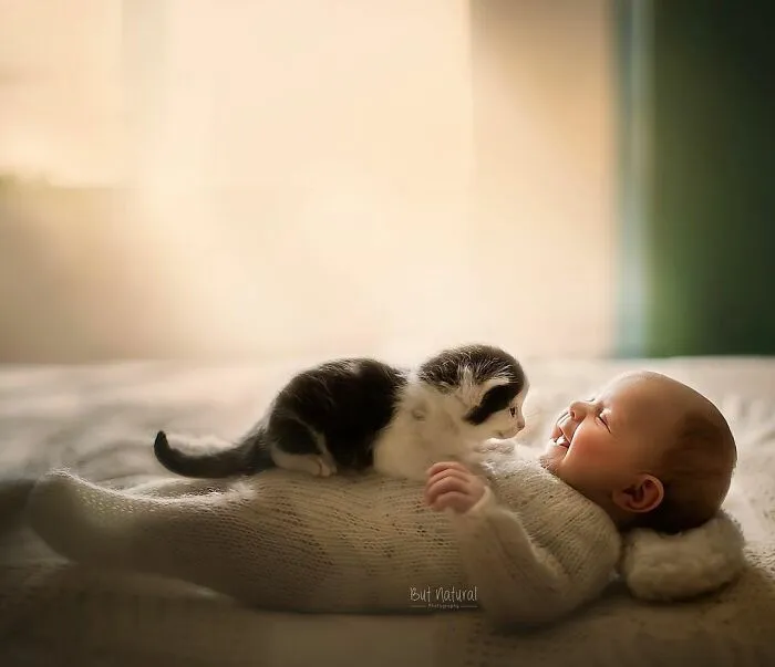 Sweet Photographs Of Kids With Animals That Might Make Your Heart Melt A Bit (28 New Pics)