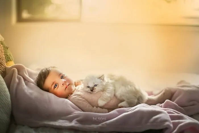 Sweet Photographs Of Kids With Animals That Might Make Your Heart Melt A Bit (28 New Pics)